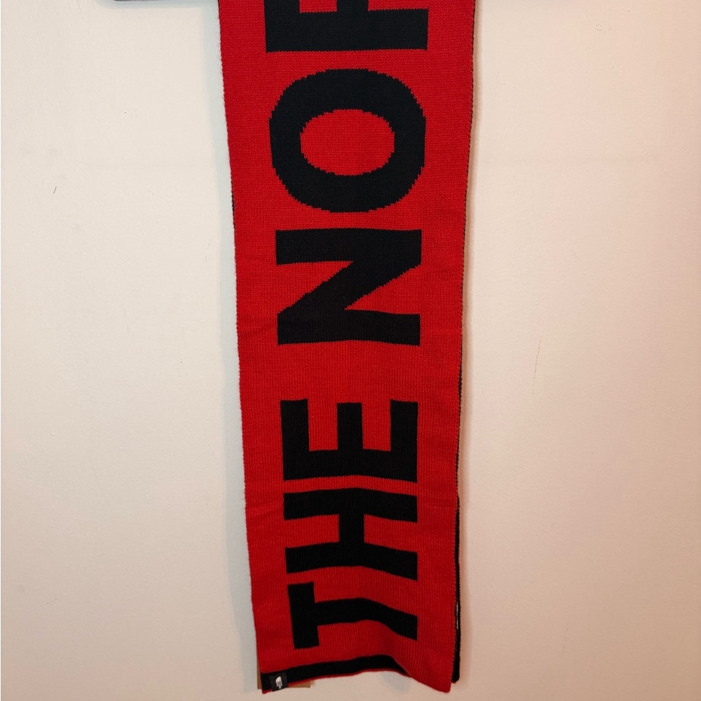 NWT The North Face Logo Scarf